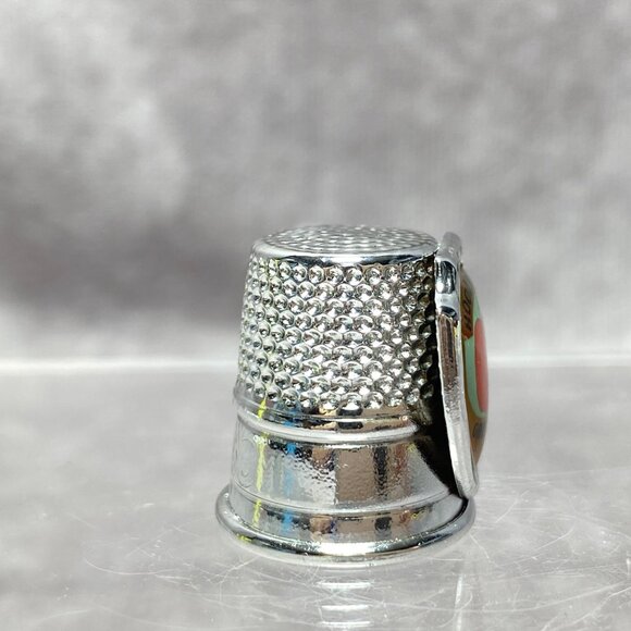 Hood River Oregon Souvenir Thimble With Apple Shield Design - Picture 6 of 8